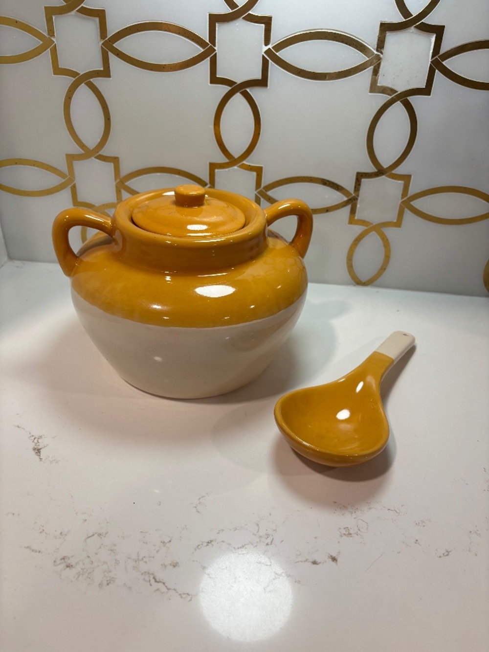 Smith-China Stoneware 3 Quart Lidded Bean Pot Mustard Yellow Dbl Handle W/Laddle